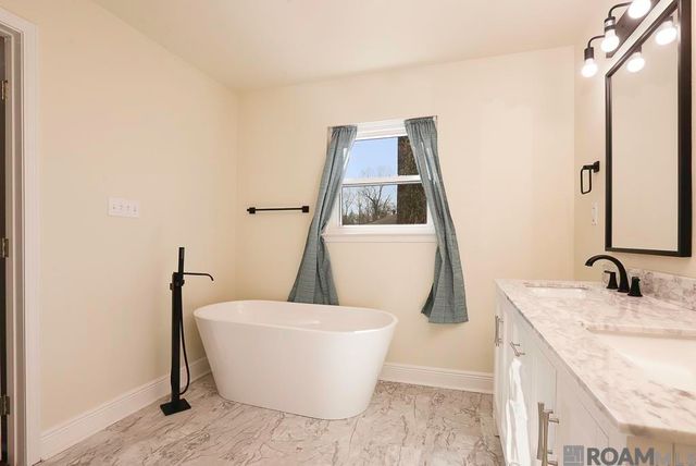 16290 Oakridge Dr, Prairieville, LA 70769