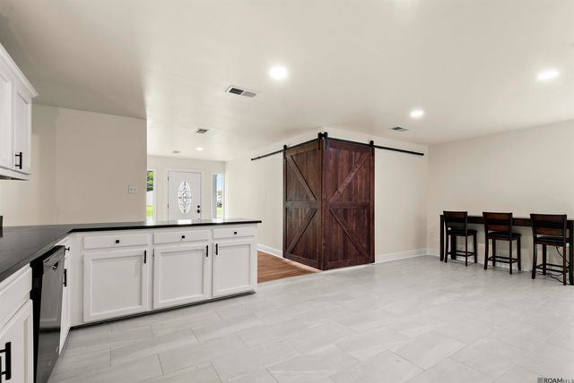 16290 Oakridge Dr, Prairieville, LA 70769