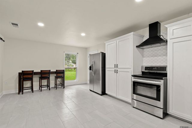 16290 Oakridge Dr, Prairieville, LA 70769