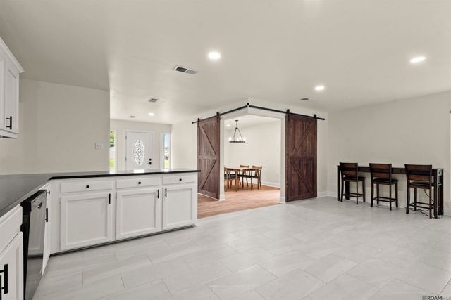 16290 Oakridge Dr, Prairieville, LA 70769