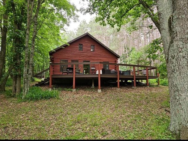 3118 2nd Court, Oxford, WI 53952