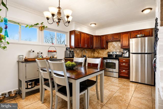 5 THIMBLEBERRY LN, Levittown, PA 19054
