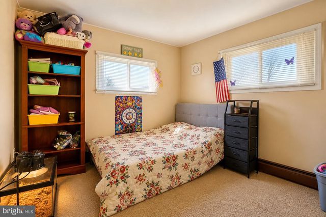 5 THIMBLEBERRY LN, Levittown, PA 19054