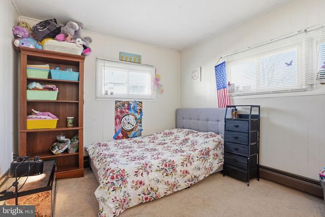 5 THIMBLEBERRY LN, Levittown, PA 19054