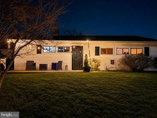 5 THIMBLEBERRY LN, Levittown, PA 19054