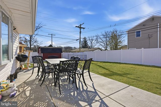 5 THIMBLEBERRY LN, Levittown, PA 19054