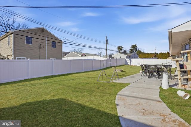 5 THIMBLEBERRY LN, Levittown, PA 19054