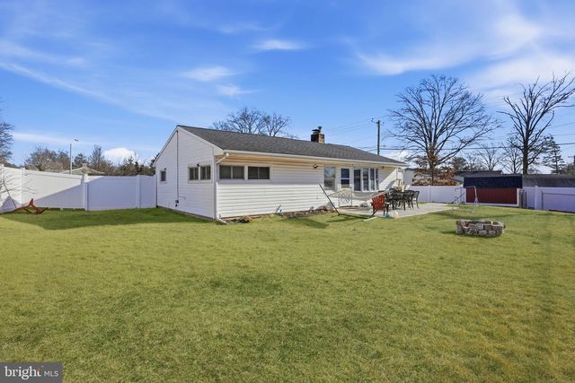 5 THIMBLEBERRY LN, Levittown, PA 19054