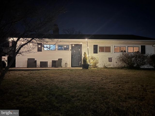 5 THIMBLEBERRY LN, Levittown, PA 19054