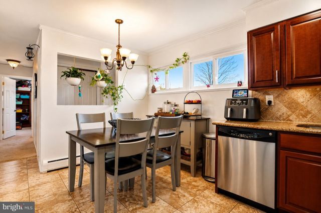 5 THIMBLEBERRY LN, Levittown, PA 19054