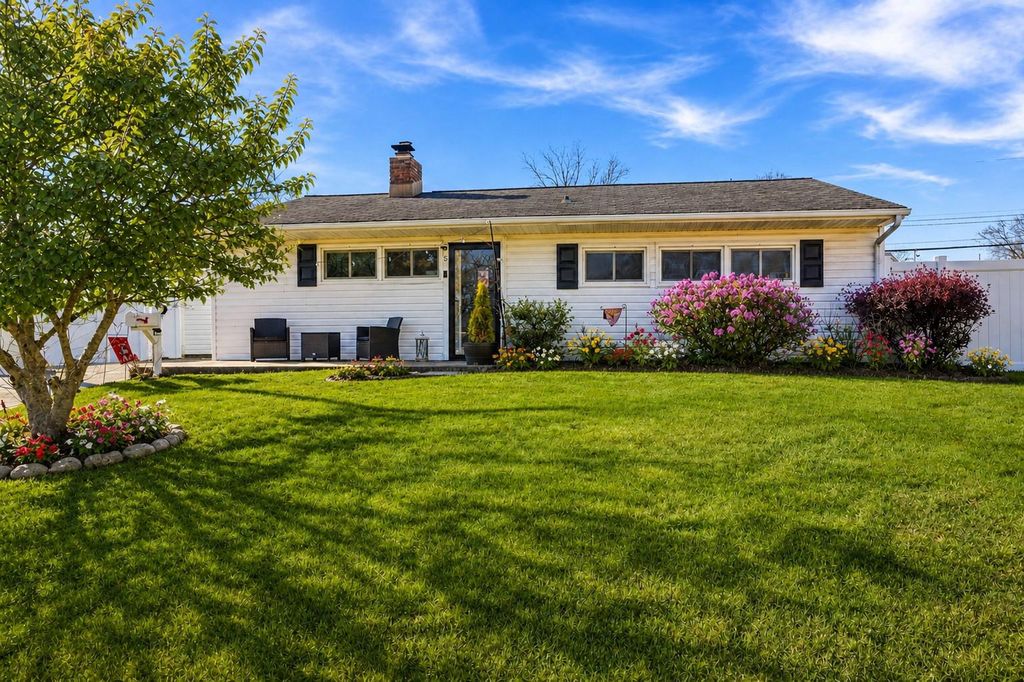 5 THIMBLEBERRY LN, Levittown, PA 19054