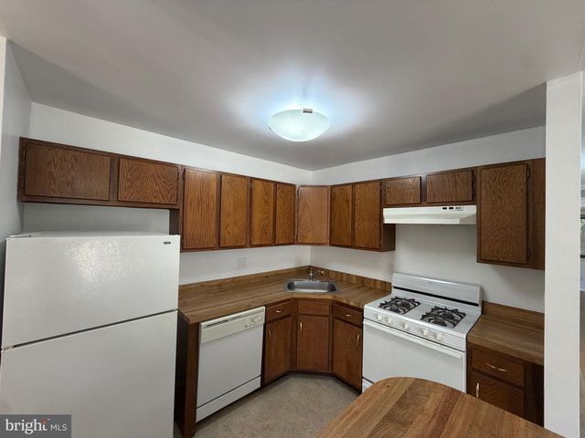 716 WOODHOLLOW DR, Marlton, NJ 08053