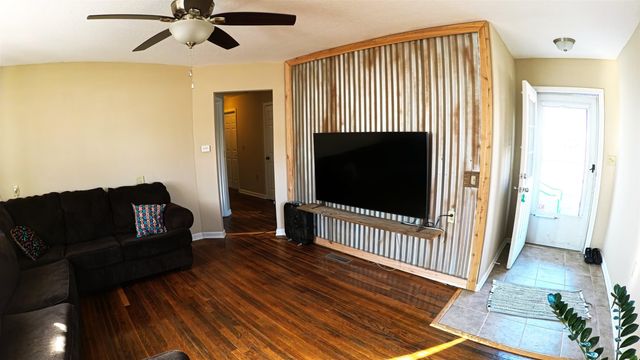 1435 S Sabin St, Wichita, KS 67209