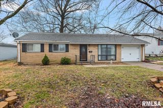 3305 Saint Francis Drive, Springfield, IL 62703