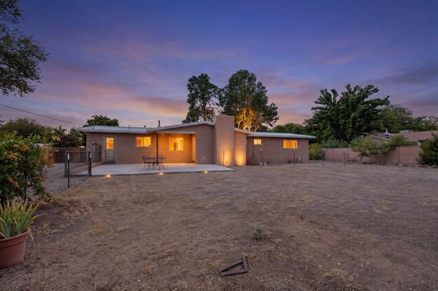 1141 Western Meadows Road NW, Albuquerque, NM 87114