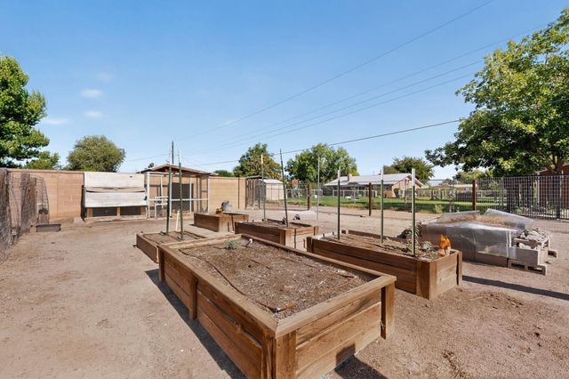 1141 Western Meadows Road NW, Albuquerque, NM 87114