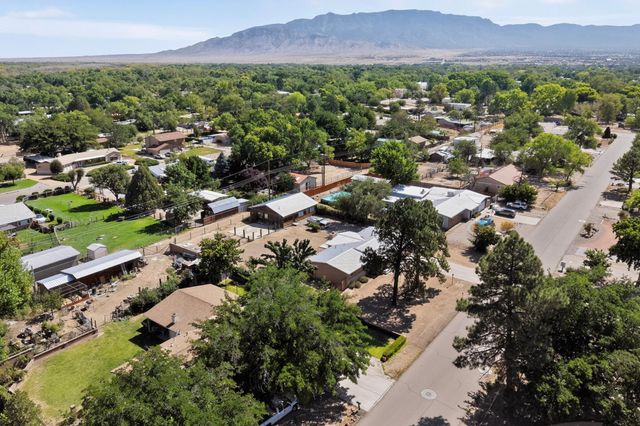 1141 Western Meadows Road NW, Albuquerque, NM 87114