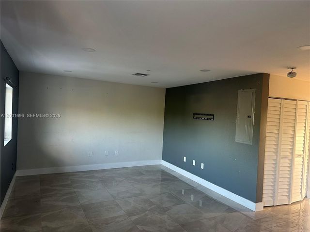 587 NW 100th St C, Miami, FL 33150