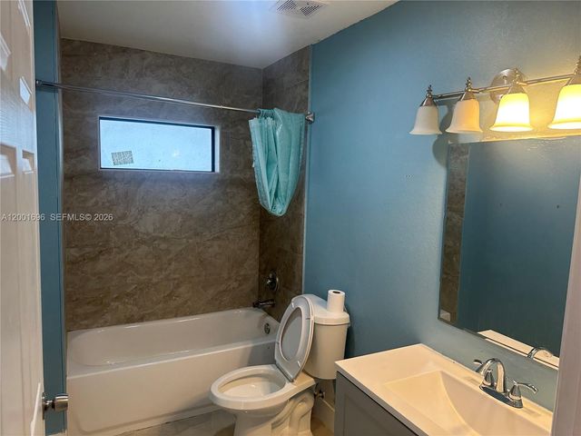 587 NW 100th St C, Miami, FL 33150