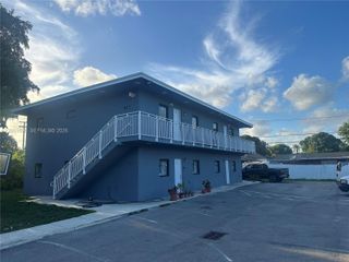 587 NW 100th St C, Miami, FL 33150