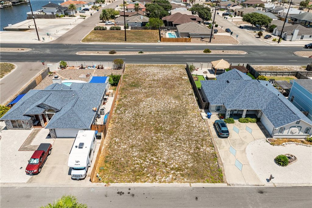 13706 Captain Kidd Dr, Corpus Christi, TX 78418 — photo 2