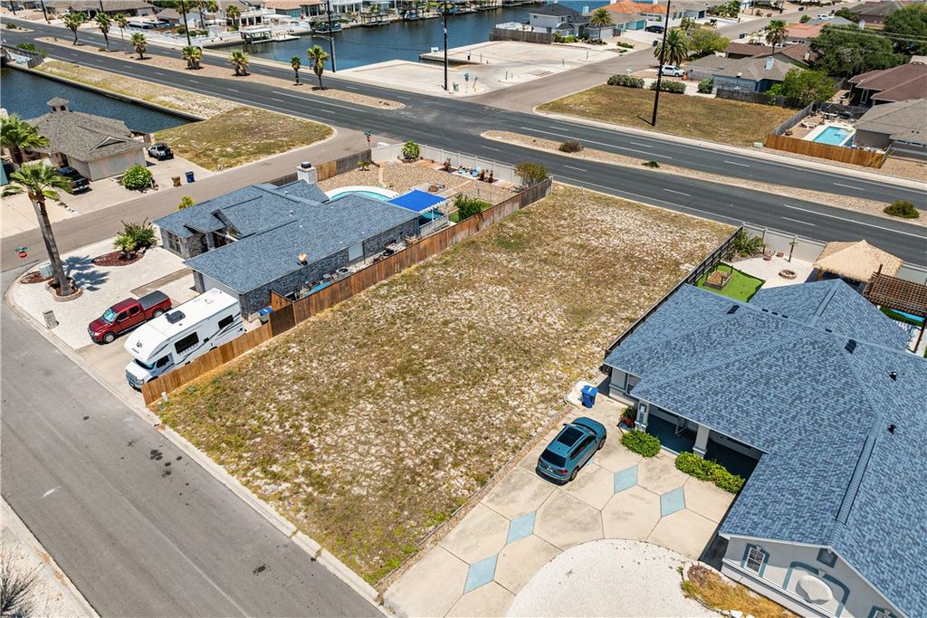 13706 Captain Kidd Dr, Corpus Christi, TX 78418 — photo 4