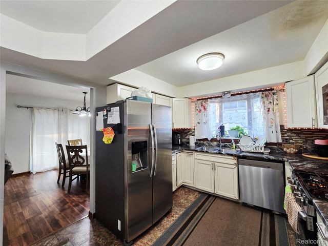 36177 Waltham Drive, Sterling Heights, MI 48310