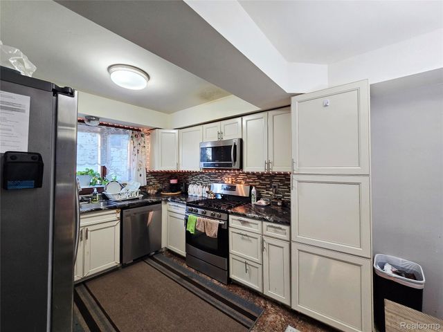 36177 Waltham Drive, Sterling Heights, MI 48310