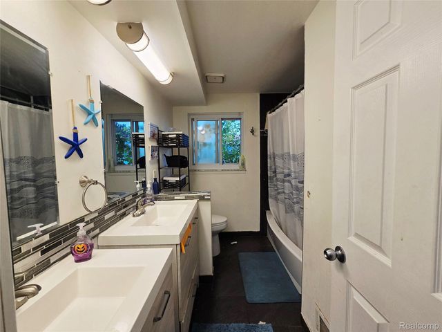 36177 Waltham Drive, Sterling Heights, MI 48310