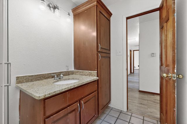 507 Zartman Road SW, Albuquerque, NM 87105