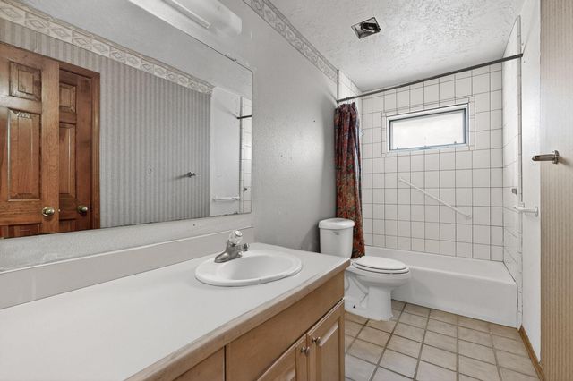 507 Zartman Road SW, Albuquerque, NM 87105