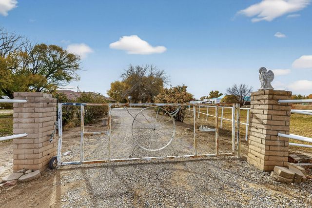 507 Zartman Road SW, Albuquerque, NM 87105