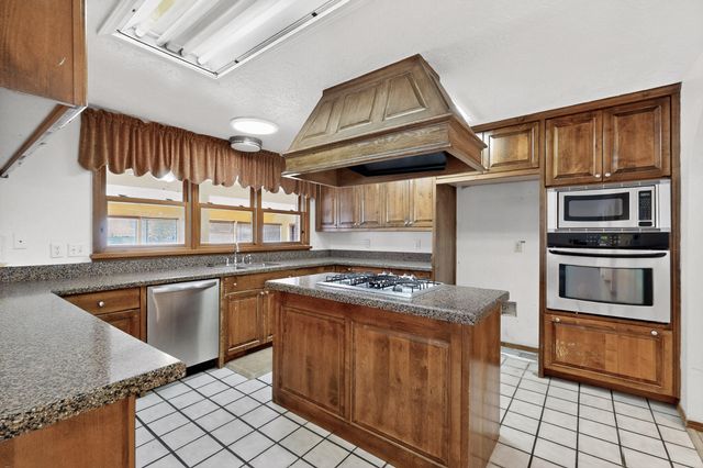 507 Zartman Road SW, Albuquerque, NM 87105