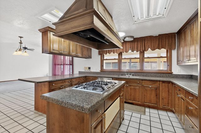 507 Zartman Road SW, Albuquerque, NM 87105