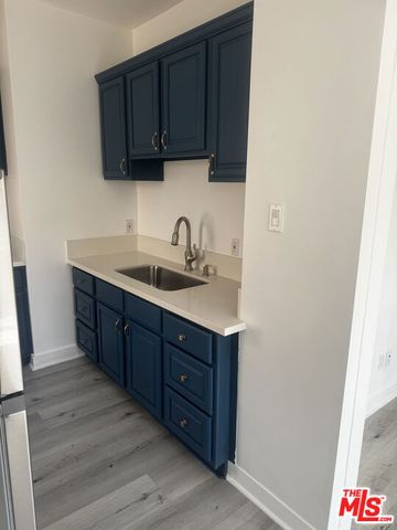5347 Monroe Street 6, Los Angeles, CA 90038