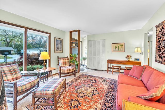 2417 W Acacia ROAD, Glendale, WI 53209