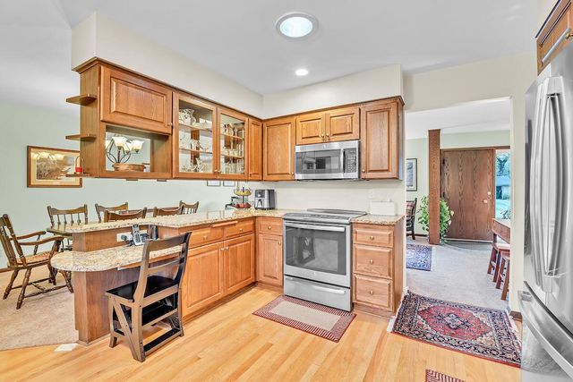 2417 W Acacia ROAD, Glendale, WI 53209