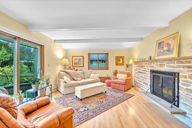 2417 W Acacia ROAD, Glendale, WI 53209