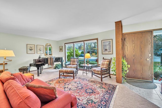 2417 W Acacia ROAD, Glendale, WI 53209