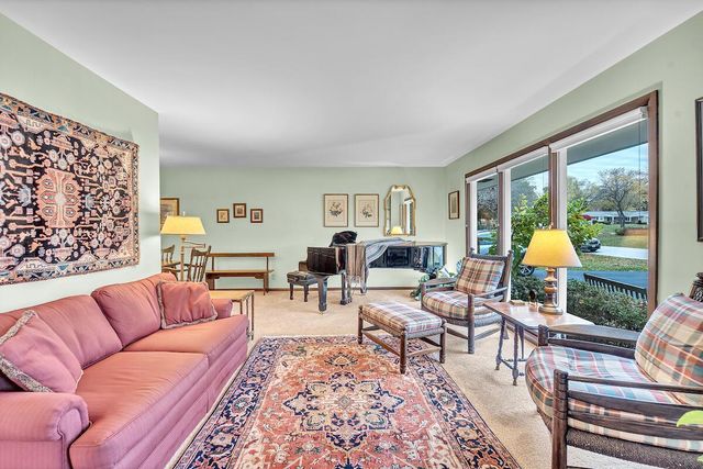 2417 W Acacia ROAD, Glendale, WI 53209