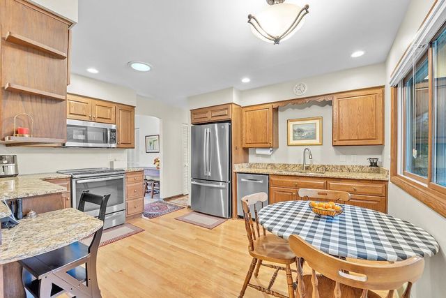 2417 W Acacia ROAD, Glendale, WI 53209