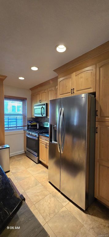 36-30 213th Street 2B, Bayside, NY 11361 — photo 3