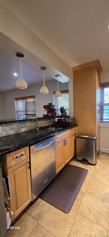 36-30 213th Street 2B, Bayside, NY 11361 — photo 4