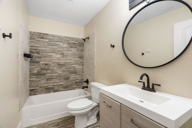 4600 Hunters Glen Court, Granbury, TX 76048