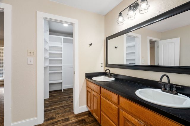4600 Hunters Glen Court, Granbury, TX 76048