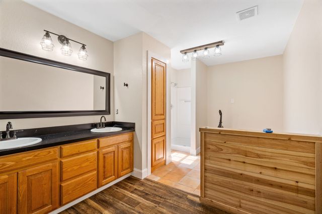 4600 Hunters Glen Court, Granbury, TX 76048