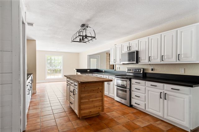 4600 Hunters Glen Court, Granbury, TX 76048