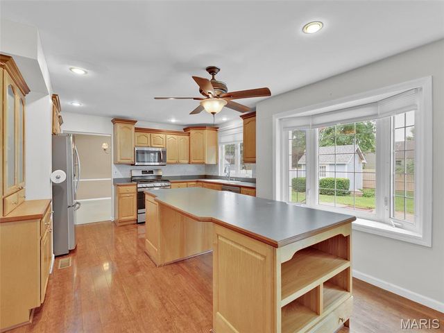 34 Shadow Creek Drive, St Peters, MO 63376