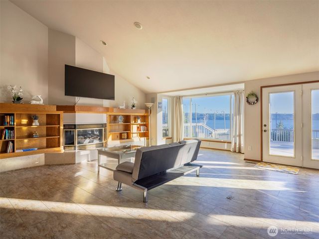 81 Seamount Drive, Brinnon, WA 98320