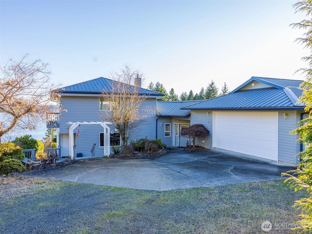 81 Seamount Drive, Brinnon, WA 98320
